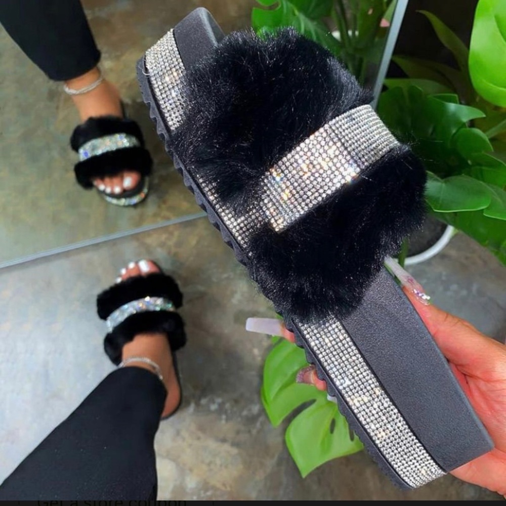 Fur slippers